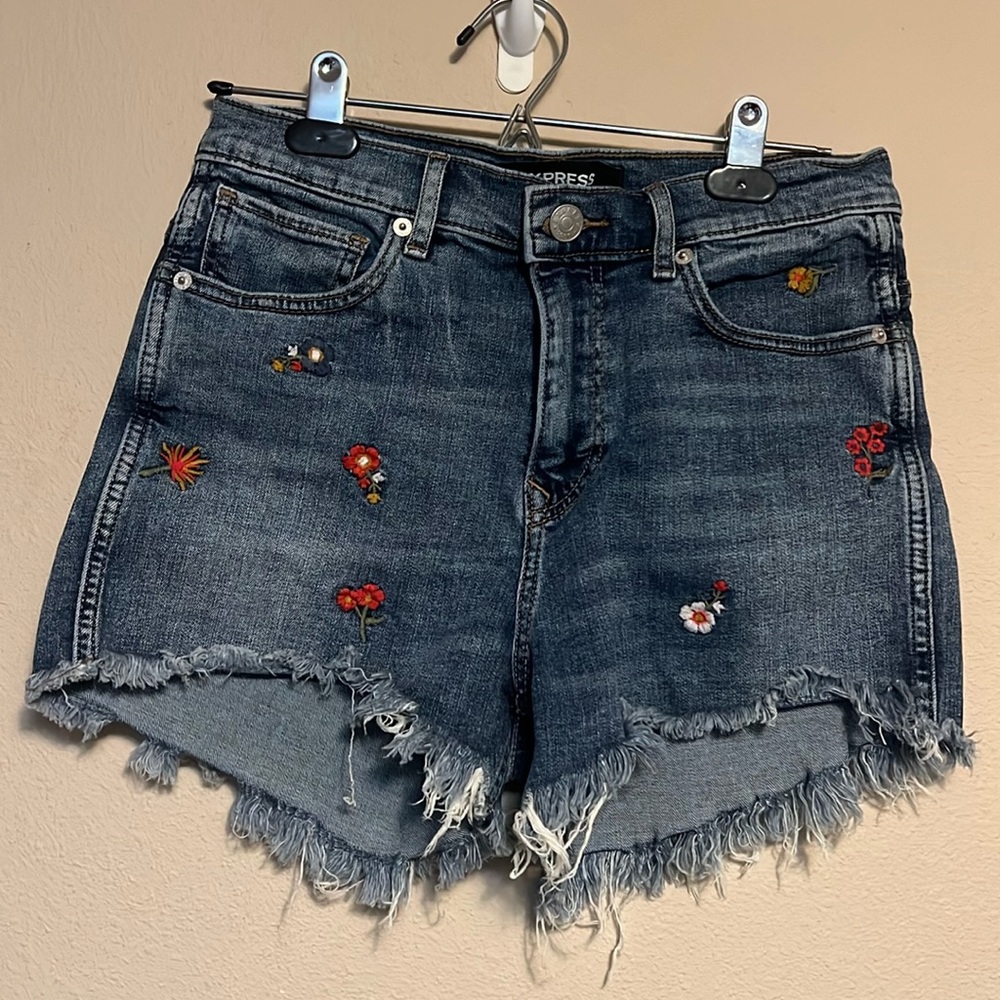 Express Cutoff Shorts with Embroidered Flowers Midi High Rise Size 4